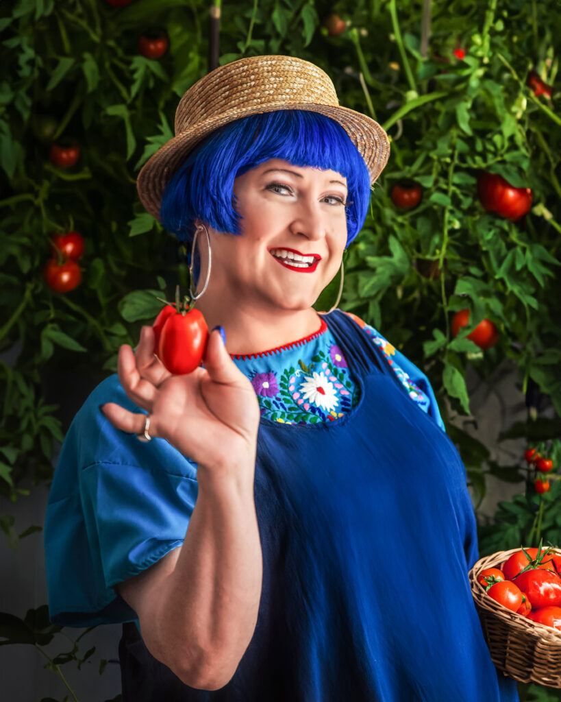 Tyffanie holding a tomato - Becky Hinch Photography